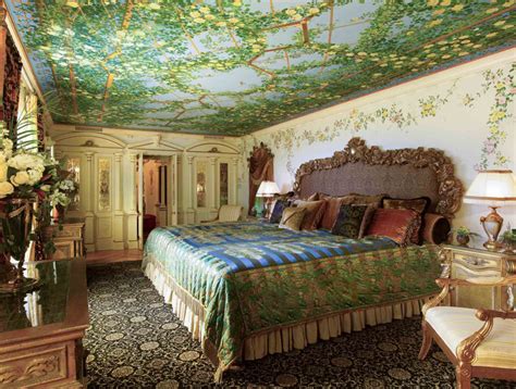 venus suite versace mansion cost|Accommodations .